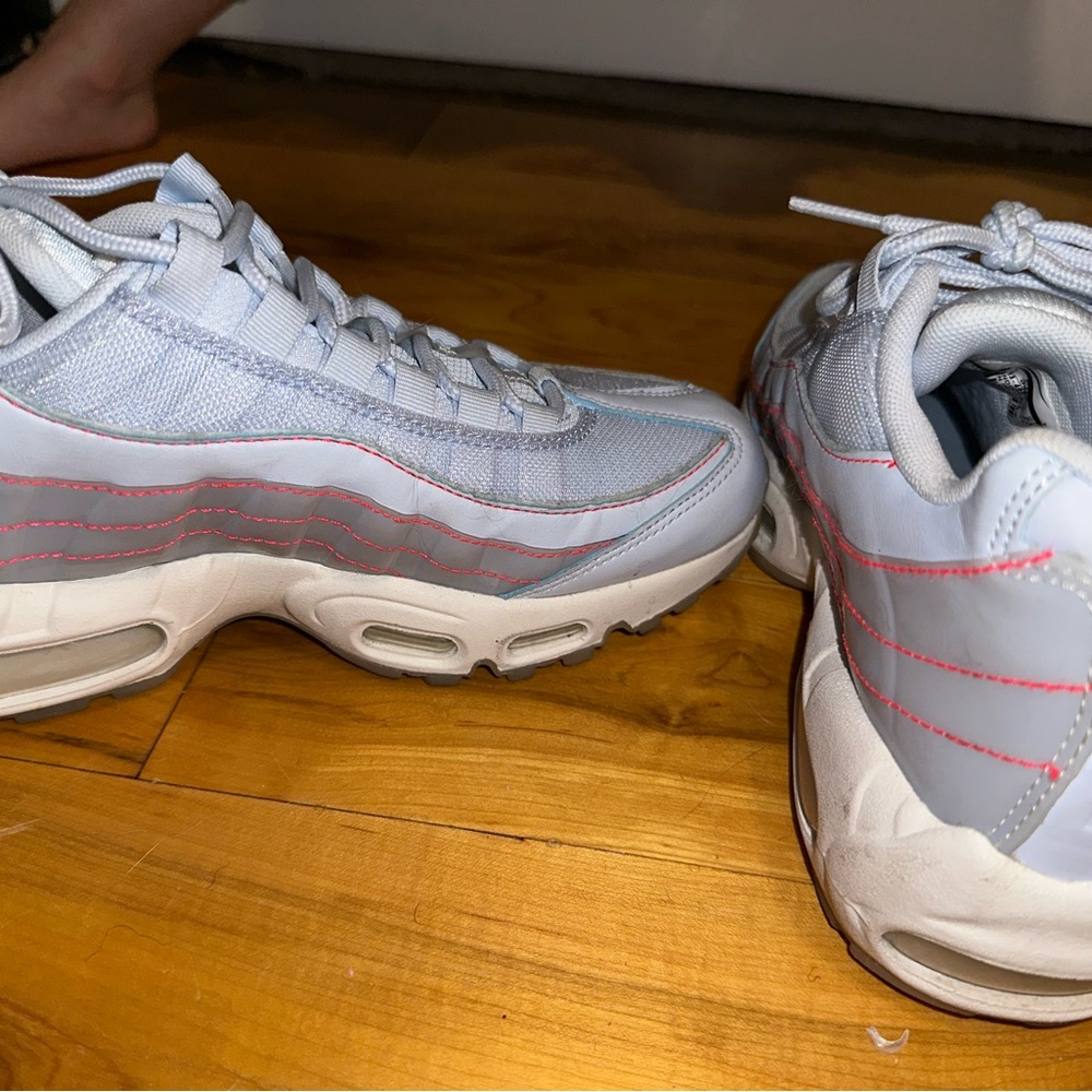 Nike Air Max 95 Sneakers - Gray and Pink